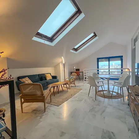 Blue Glass Penthouse In Center *